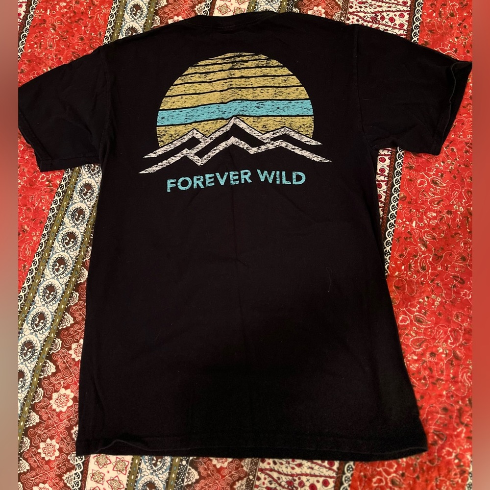 Magellan “Forever Wild” tshirt size small